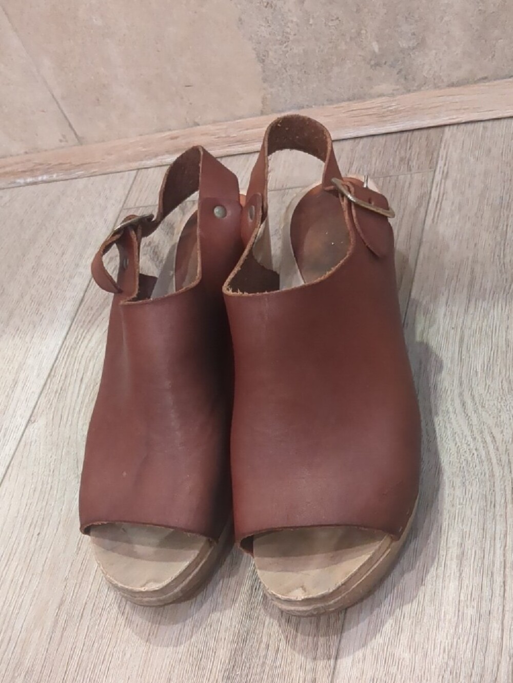 BRYR Women's Brown Leather Suzie Open-Toe Slingback Clogs, EU39